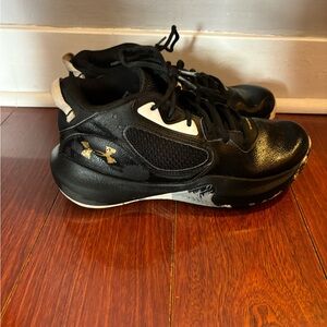 Boys Under Armour Basketball Sneakers Size 7Y
